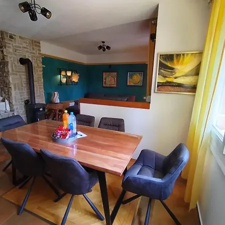 Apartament Mihaela *