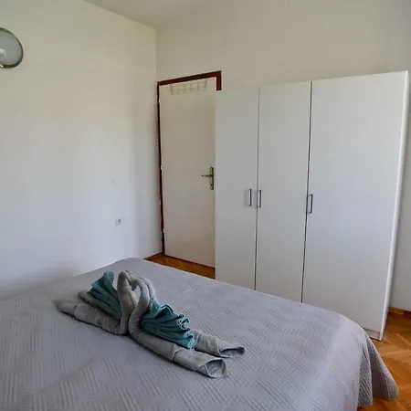 Mihaela Apartment